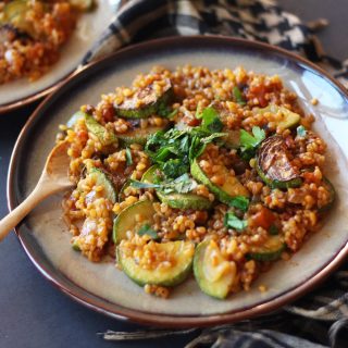 arabic kousa bulgur pilaf zucchini burghul zenanzaatar vegan vegetarian tomato recipe food blog mediterranean middle eastern