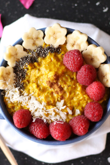 golden turmeric oats oatmeal vegan almond milk vegetarian breakfast food blog recipe zenanzaatar