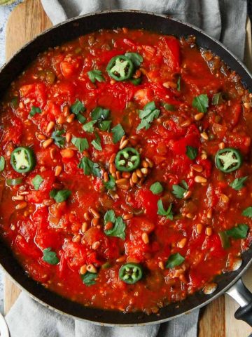 This is the featured image of galayet bandora, the finished product of Palestinian sautéed tomatoes and olive oil.