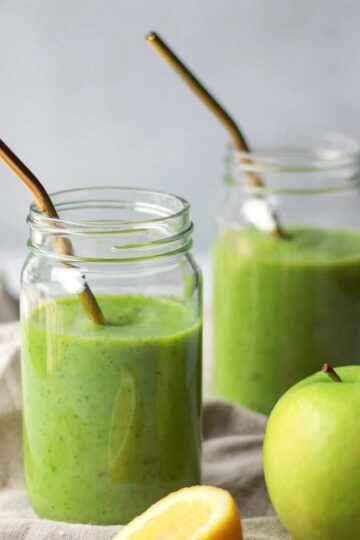 The green apple kale smoothie featured image