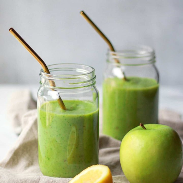 The green apple kale smoothie featured image