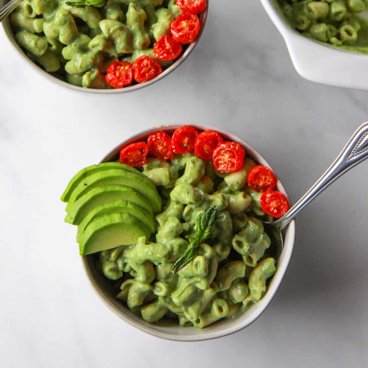 A photo of my vegan avocado mac recipe.