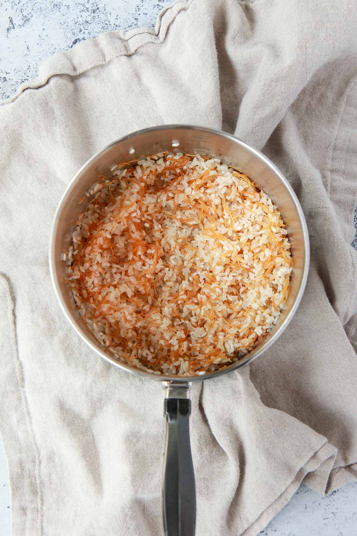 Toasting rice with the vermicelli noodles.